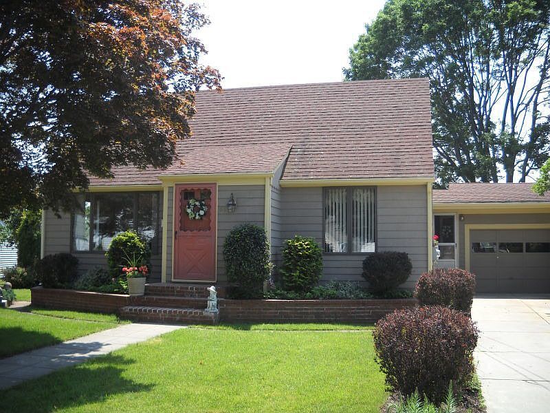 1st image of 83 W Hill Dr