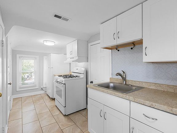 3rd image of 3832 N Pulaski Rd #3