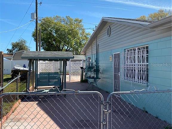 4th image of 1004 Coconut Dr