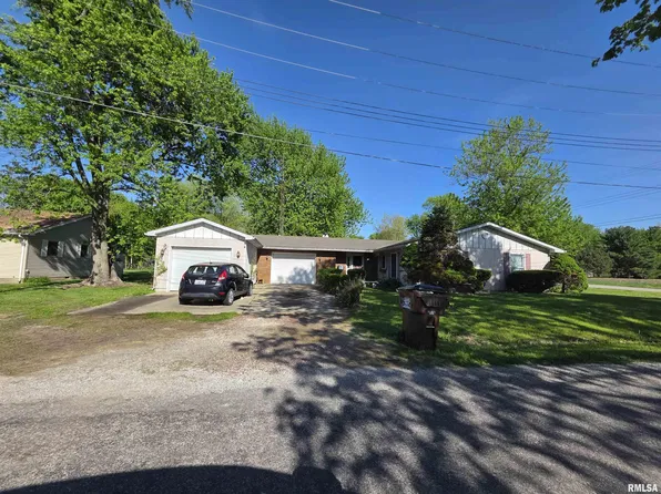 432 S 8th St, Girard, IL 62640