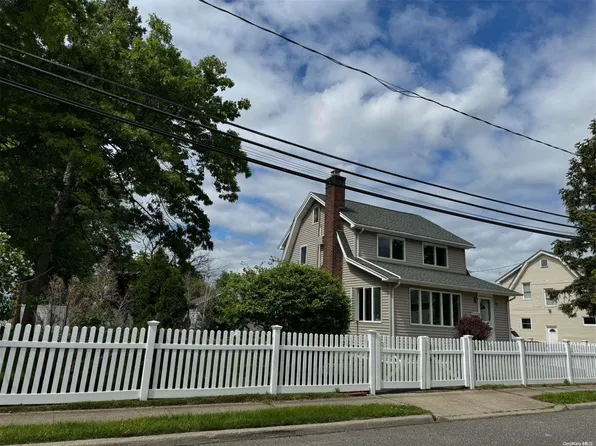 30 Rave Street, Hicksville, NY 11801
