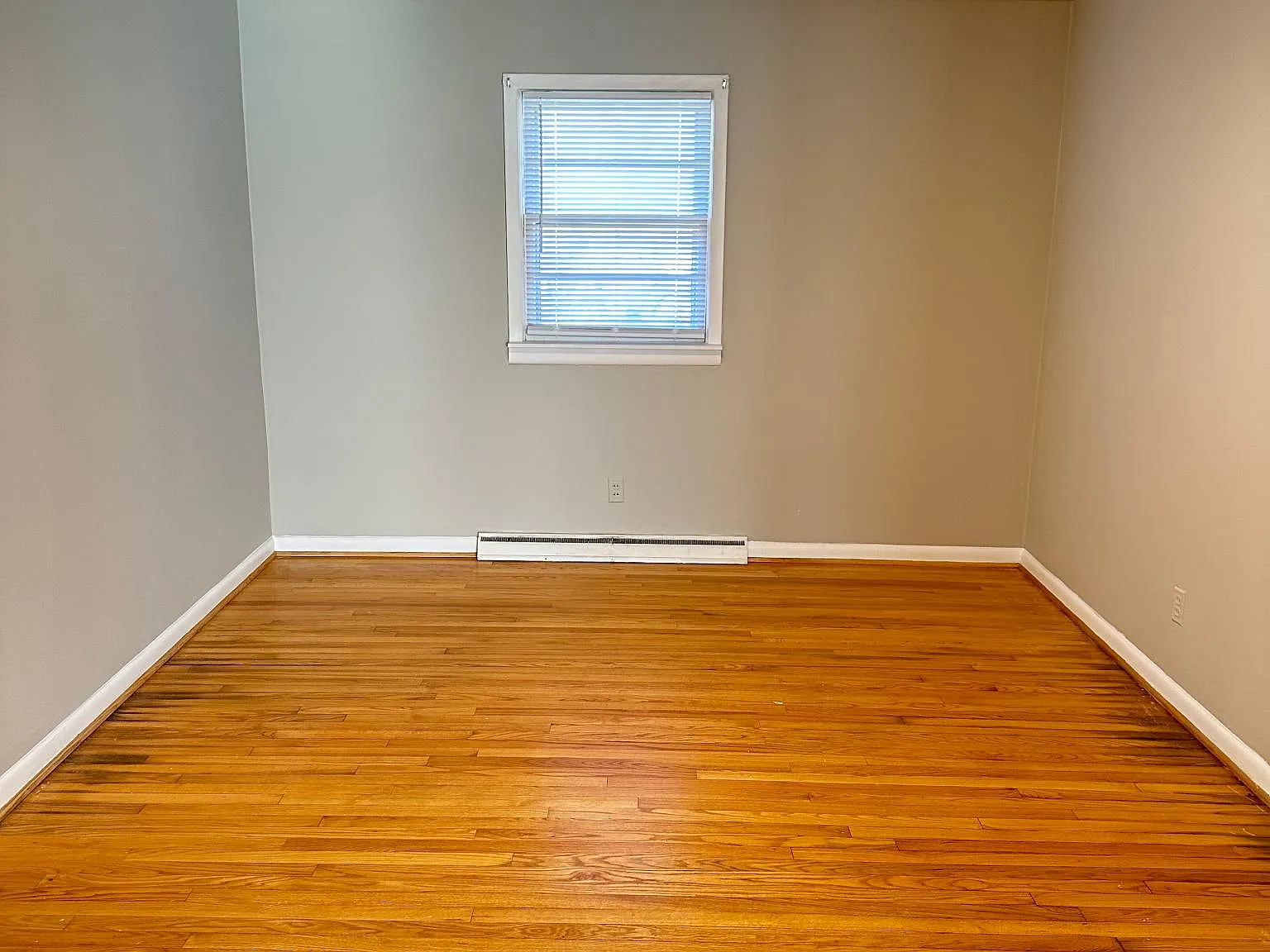 1646 Iris Ave — Photo 3