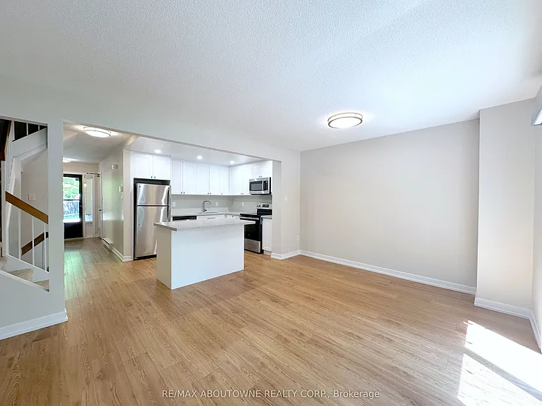6310F Battleford Rd — Photo 2