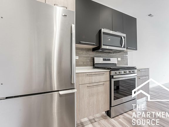 5th image of 2535 W Fullerton Ave