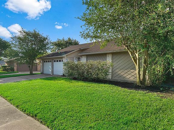 Walk to the park or the pool from this great 3 bedroom, 2 bath home!