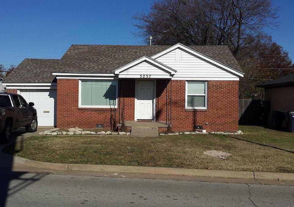 2nd image of 3237 NW 39th Ter