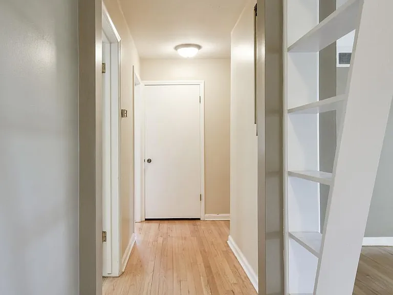 1018 S 114th St — Photo 26