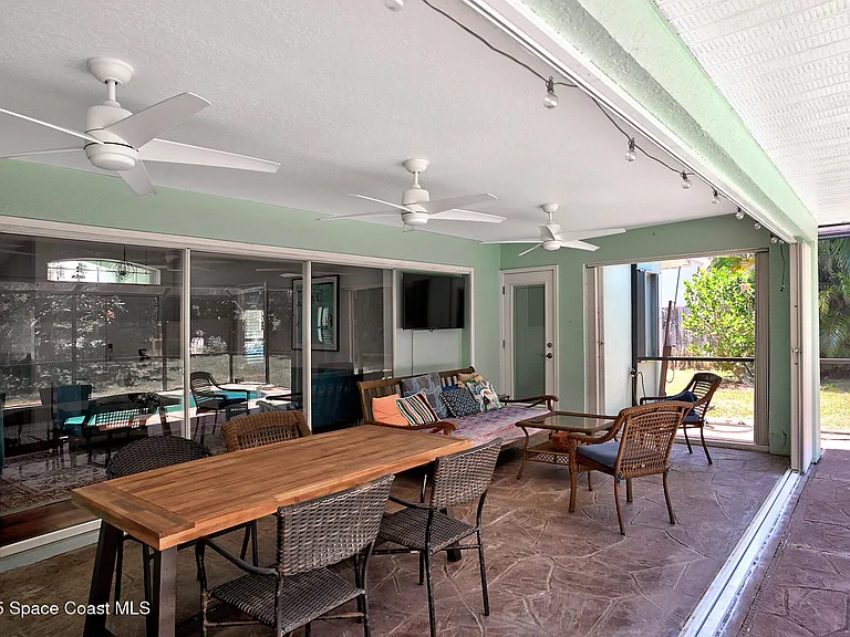 112 Carmen St — Photo 21