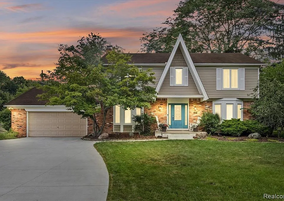 5476 Van Ness Dr
