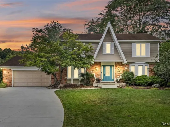 5476 Van Ness Dr, Bloomfield Hills, MI 48302