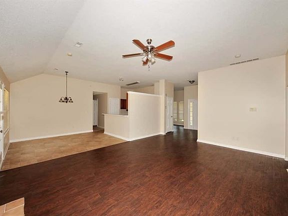 2nd image of 61 Whitewater Pl