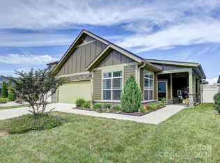 617 Summerfield Pl, Flat Rock, NC 28731
