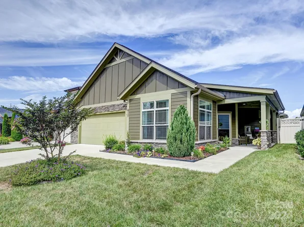 617 Summerfield Pl, Flat Rock, NC 28731