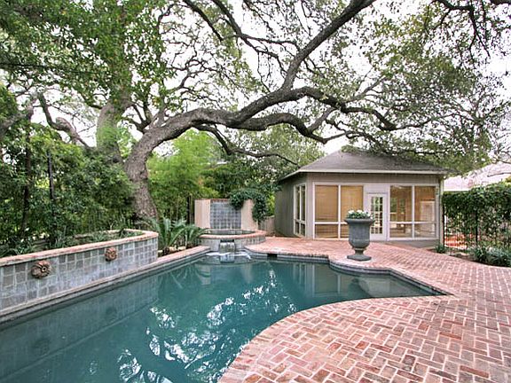 2nd image of 218 Encino Ave