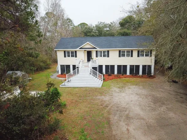 39 Dr Martin Luther King Jr Dr, Saint Helena Island, SC 29920