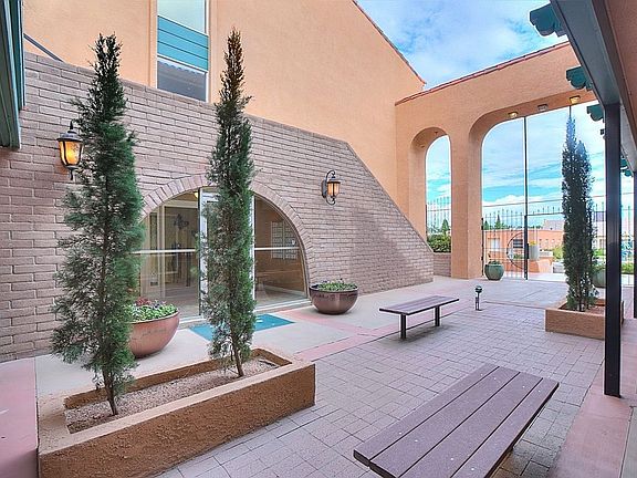 4th image of 2901 Euclid Ave NE #24C
