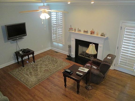 2nd image of 2037 Willow View Ln