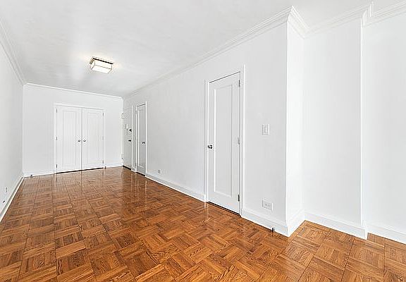5th image of 215 E 68th St APT 21F