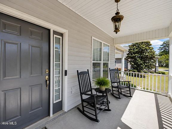 3rd image of 1733 Sassafras Court