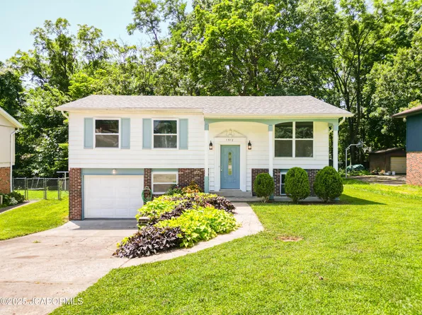 1512 Fairlawn Ct, Jefferson City, MO 65109