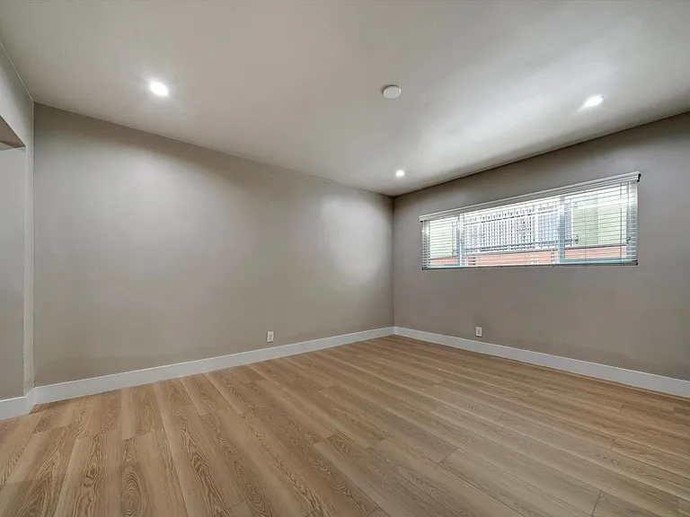 2040 S Sherbourne Dr — Photo 20