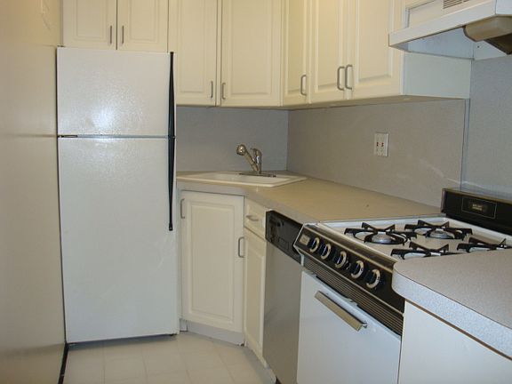 3rd image of 126 W 75th St APT 2