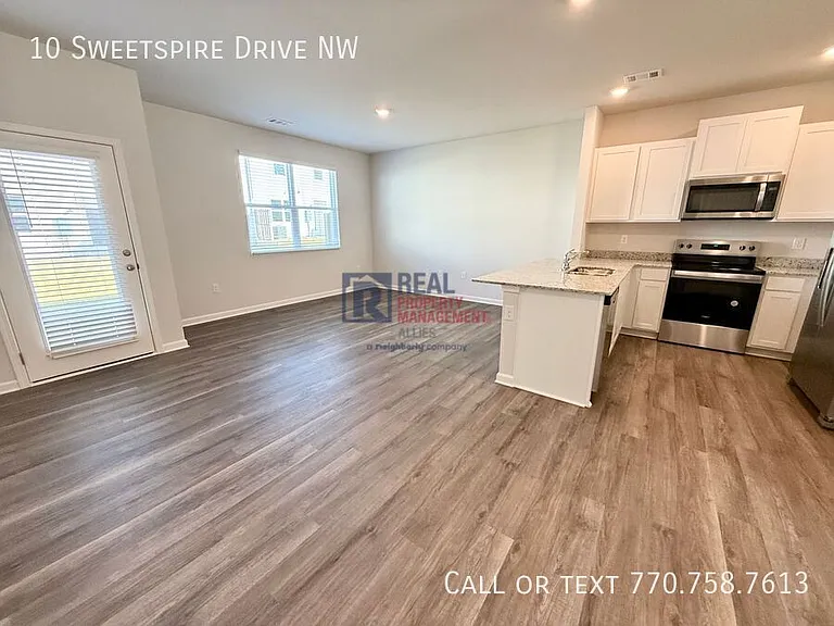 10 Sweetspire Dr — Photo 3