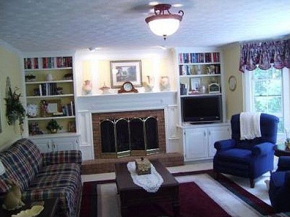 5th image of 2031 Shadwell Way