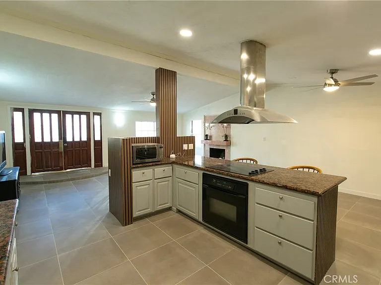 1769 S Biscayne Ct — Photo 4