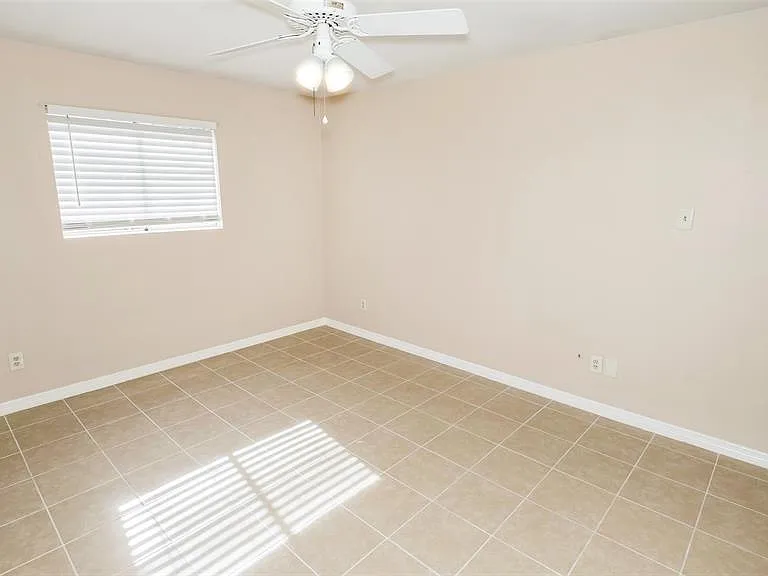 7500 W Loop S Fwy #D — Photo 11