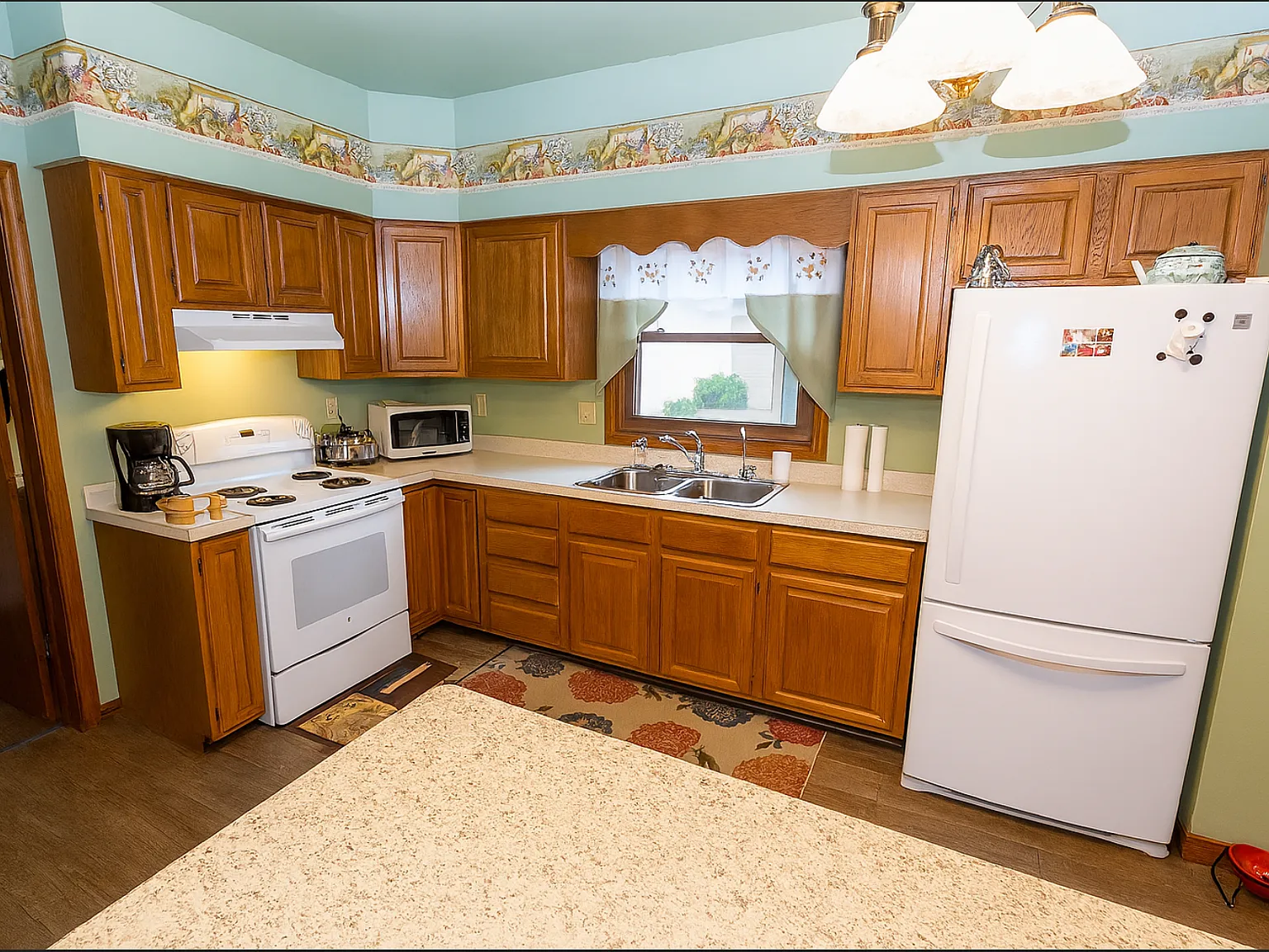 4 bed, 1362 sqft, $1,925 — Photo 2