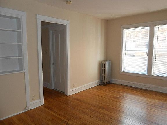 2nd image of 514 W Cornelia Ave #2J