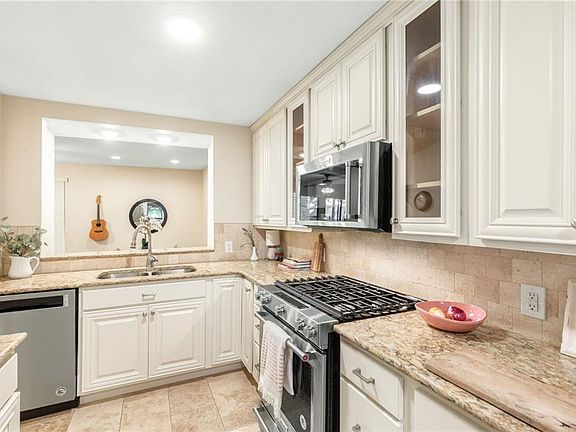 3rd image of 606 W Lynn St APT 29