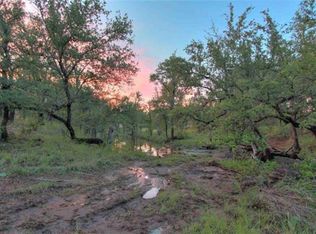 135 Rio Llano Dr S, Llano, TX 78643