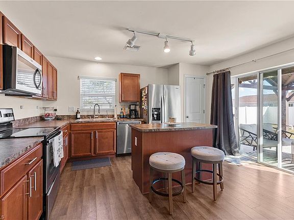 3rd image of 2125 Nw 6th Pl Cape
