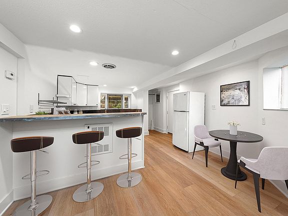 5th image of 1611 E Spring St #B
