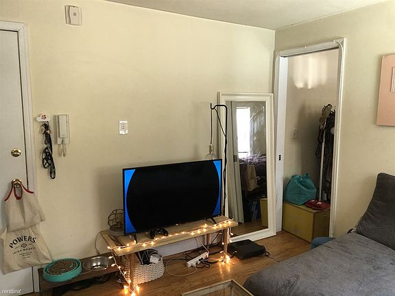 4th image of 928 Pine St