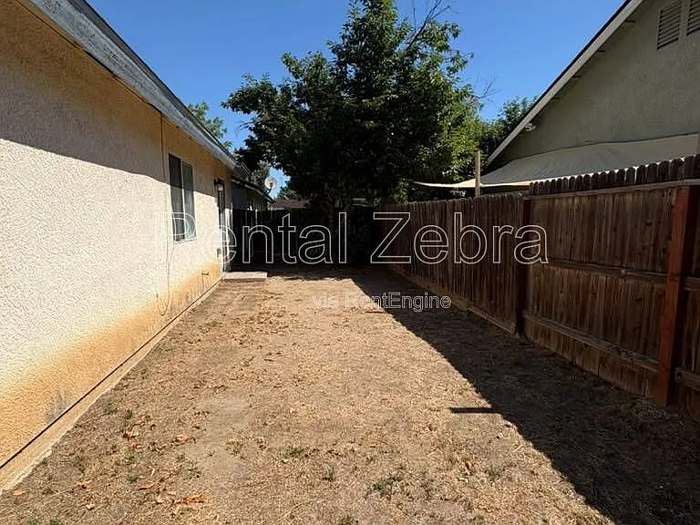 2862 La Cresenta Ave — Photo 9