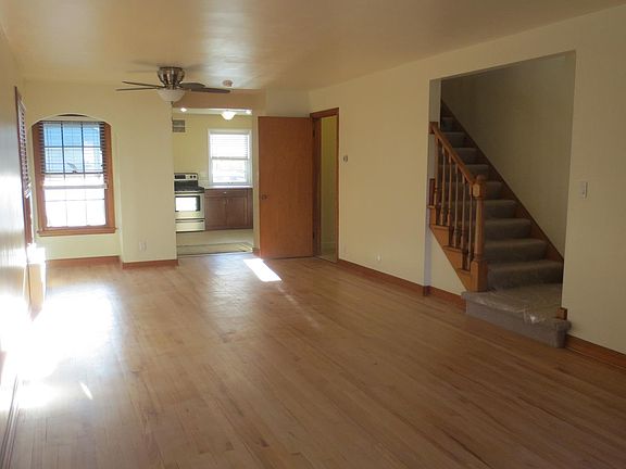 3rd image of 2154 Ludington Ave