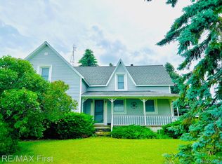 7556 New River Rd, Port Austin, MI 48467