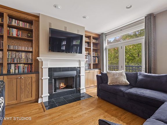 5th image of 1890 Admiral Ct #131