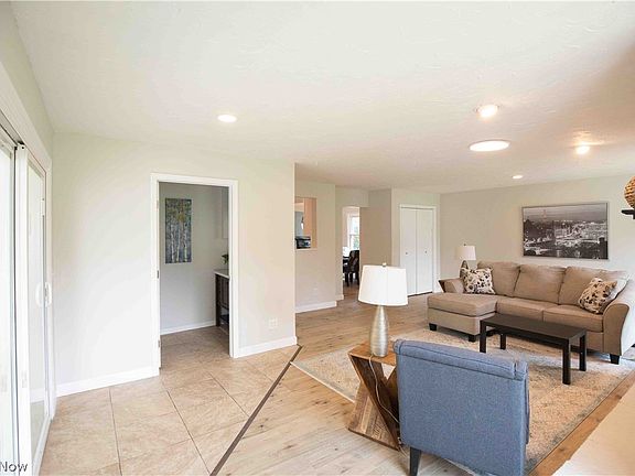 4th image of 1766 Longwood Dr