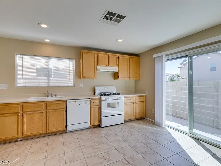 1170 Orange Meadow St — Photo 35