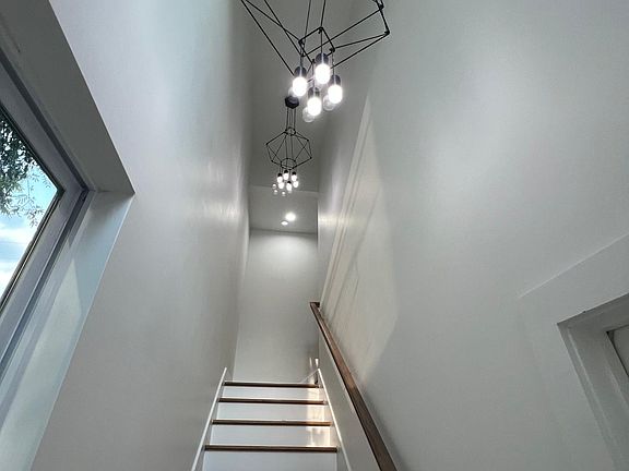 2nd image of 726 N 5th St