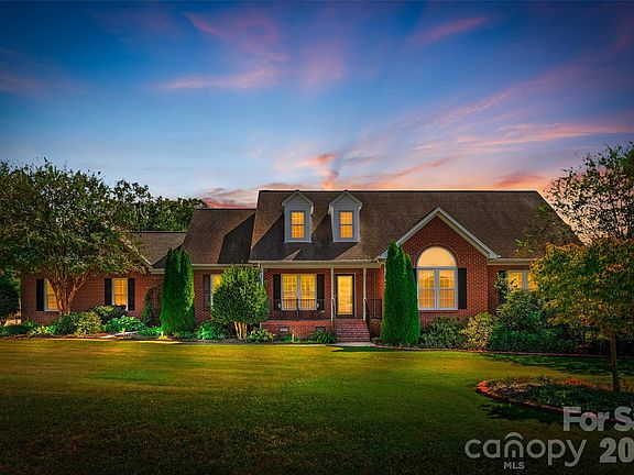 2nd image of 705 Carrollton Pl