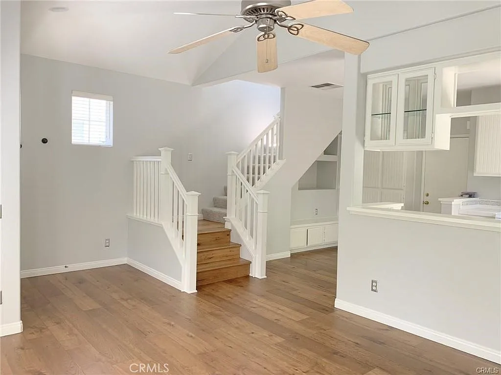 2 bed, 1100 sqft, $4,200 — Photo 2