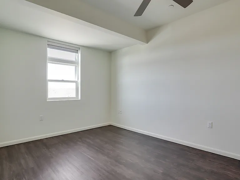 No vacancies, ask to be wait-listed. 9 Rail-Runner units (3 on each floor), named "Red River" in virtual tour.
