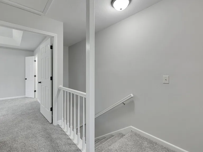 304 Hillside Ct — Photo 11