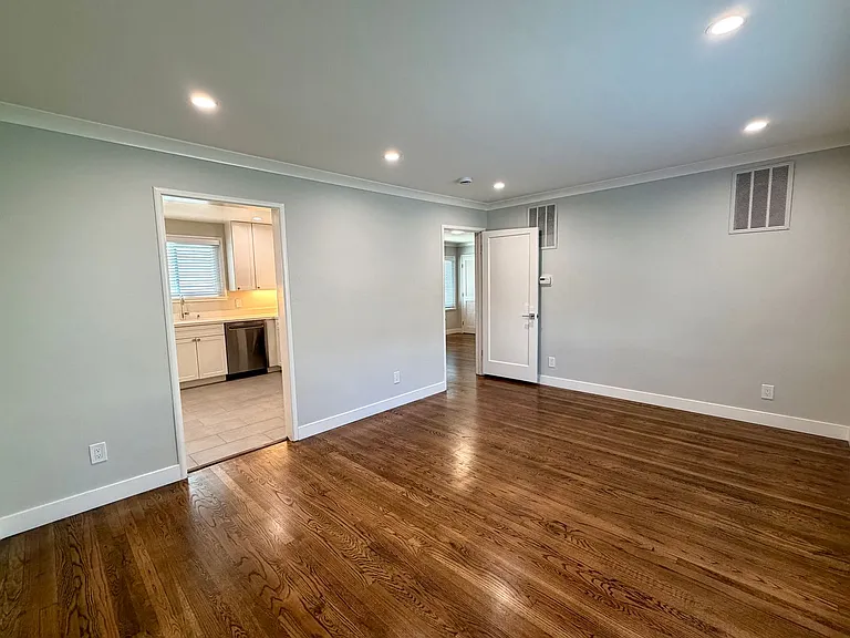 Laurel Oaks Apts — Photo 13