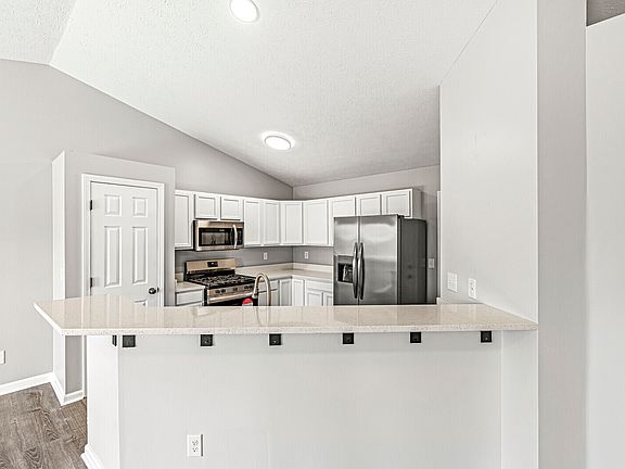 5th image of 751 Green Woods Dr